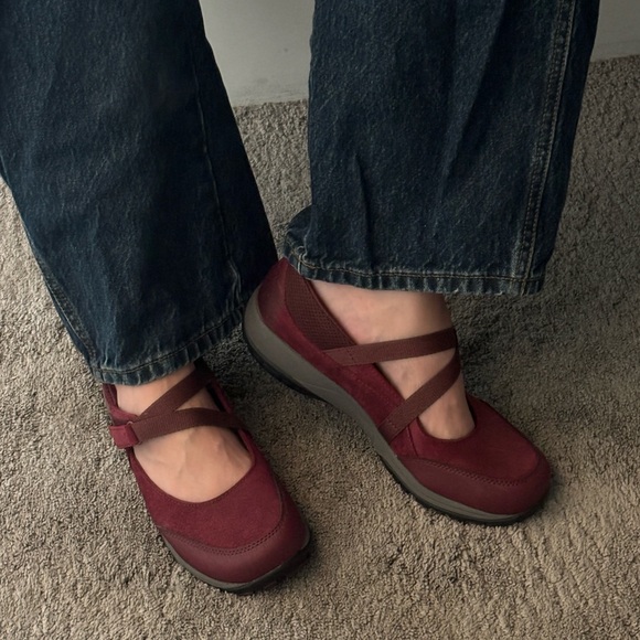Dansko Primrose Flat (Burgundy / Wine Mary Jane’s) - Picture 2 of 15